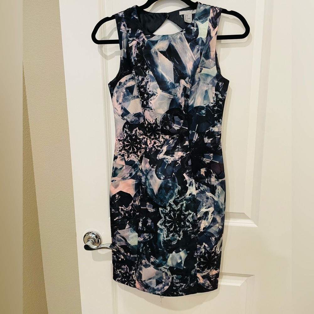 Patterned cut-out back dress